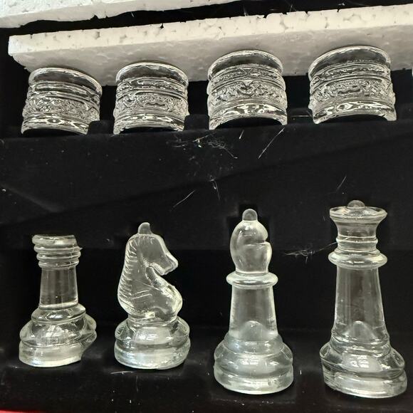 IN-N-OUT Chess Board Glass Complete Set With Box RARE - Picture 6 of 13